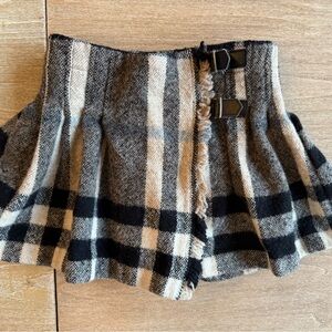 Burberry girls Black and Cream Plaid wrap mini Skirt with buckles